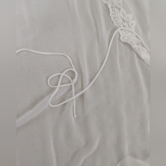 Vintage Jonquil by Diane Samandi Romantic Lace Embroidered Robe M